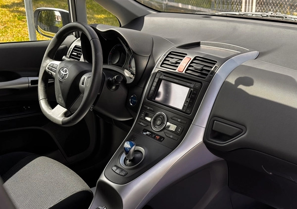 Toyota Auris cena 28900 przebieg: 180000, rok produkcji 2011 z Błonie małe 46